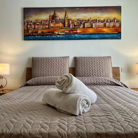 Charming Two Bedroom Apartment Pietà エクステリア 写真