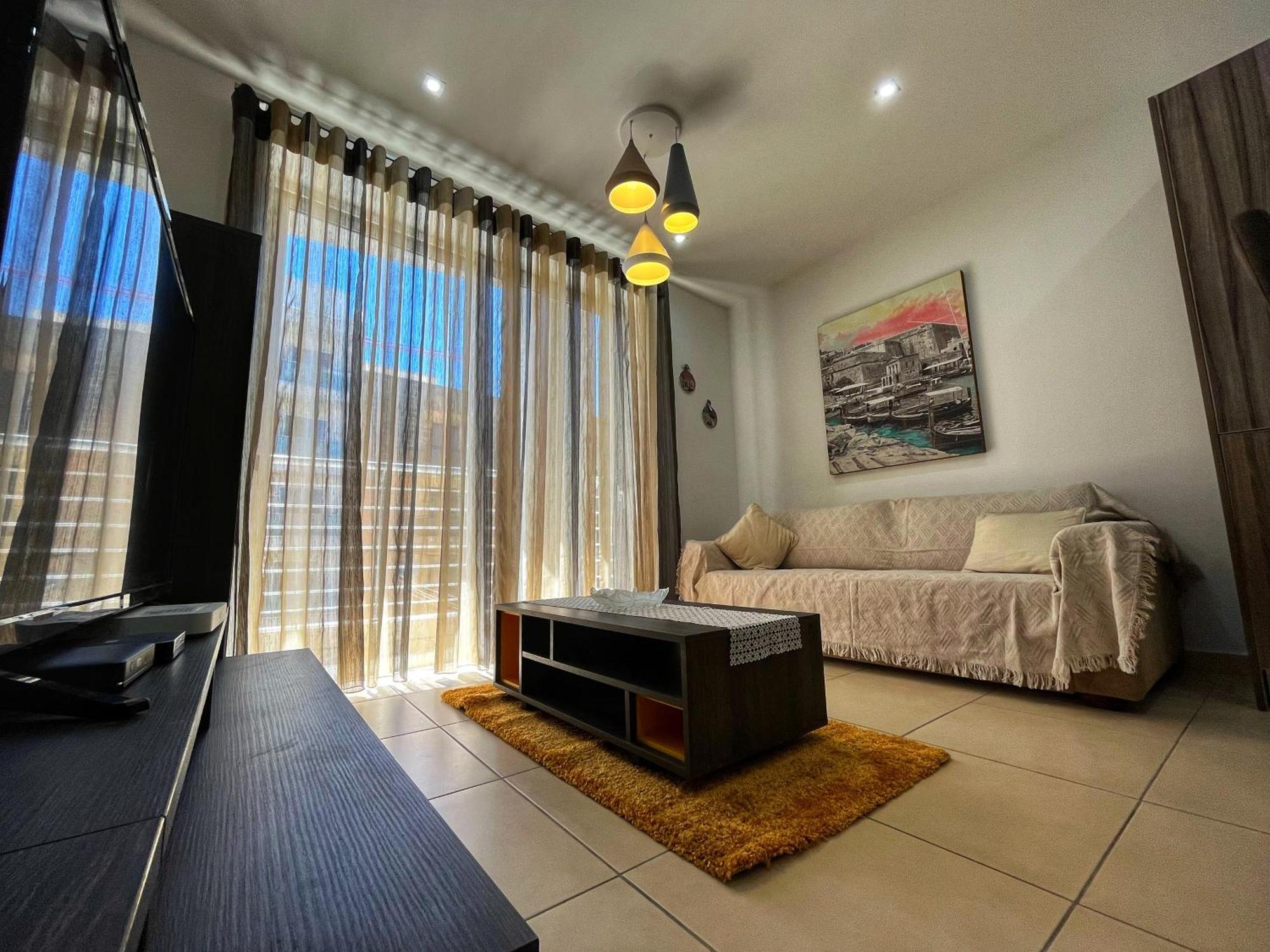 Charming Two Bedroom Apartment Pietà エクステリア 写真